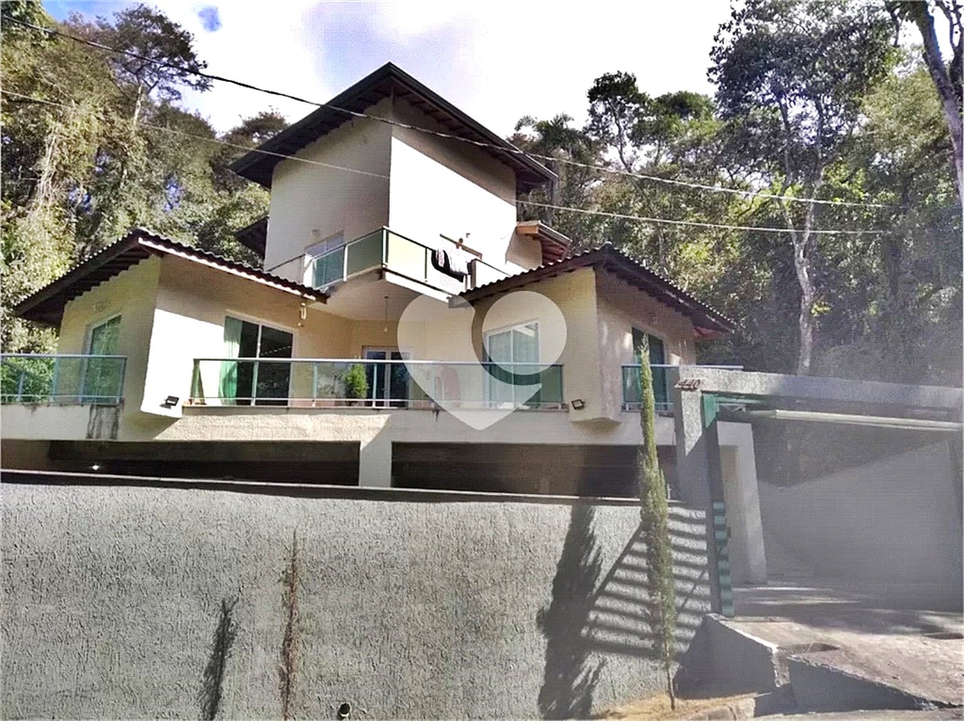 Casa à venda com 4 quartos, sendo 2 suítes,  no condomínio Sausalito, Mairiporã - SP