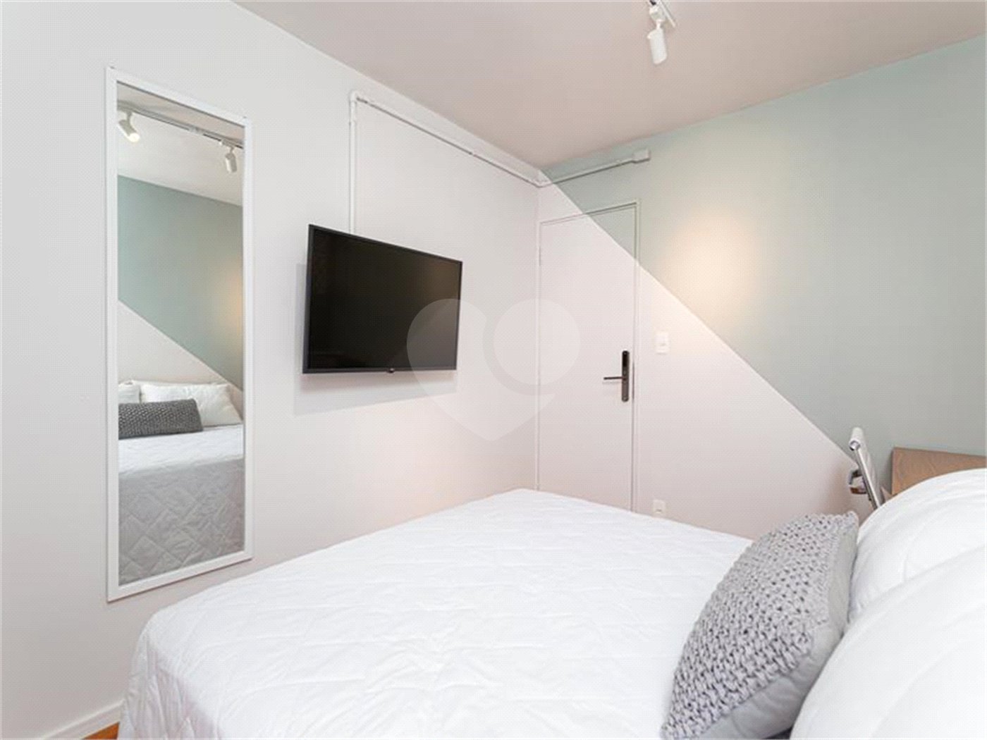 Apartamento à venda com 4 quartos, sendo 1 suíte, em Vila Cordeiro, São Paulo, SP