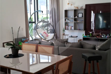 Casa à venda com 4 suítes no condomínio Vila Inglesa, Atibaia - SP