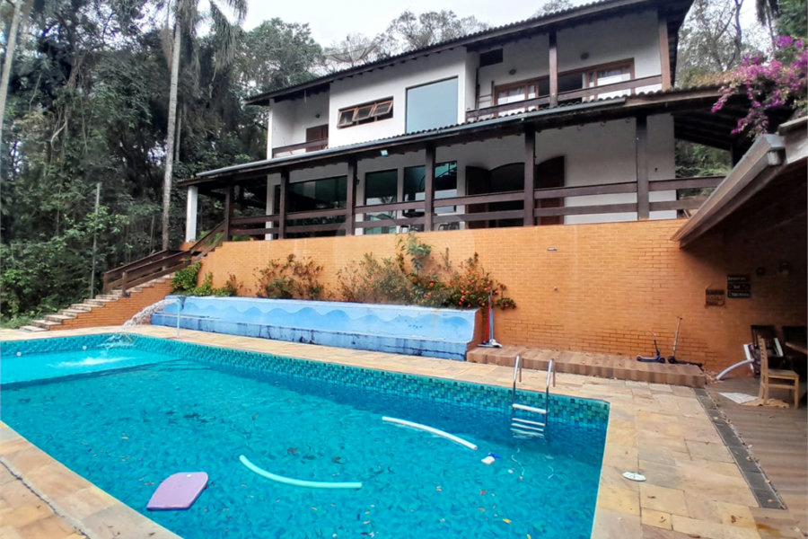 Casa Térrea à venda com 5 quartos, sendo 2 suítes,  em Roseira, Mairiporã, SP