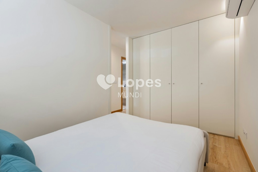 Apartamento T2 Duplex à venda no Bonfim, Porto, Portugal – Mobiliado
