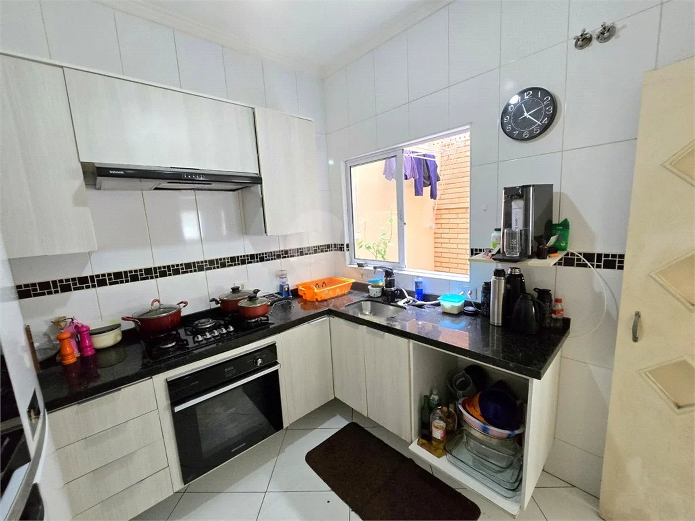 Casa à venda com 3 quartos, sendo 1 suíte, no condomínio Rafaela I, São Paulo - SP