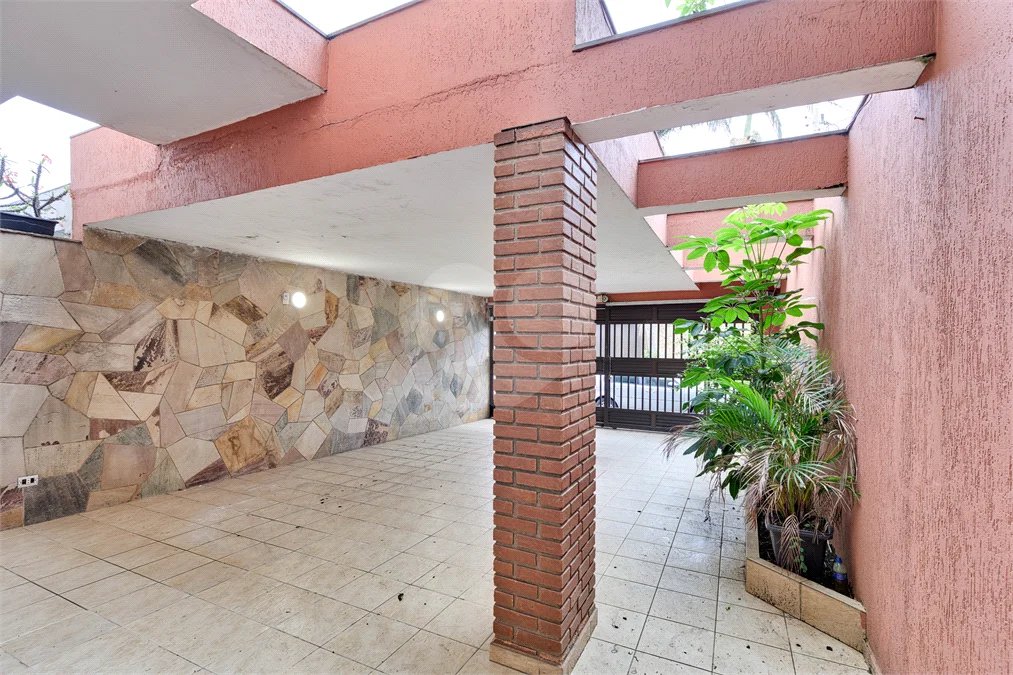 Sobrado à venda com 4 quartos, sendo 1 suíte, em Interlagos, São Paulo, SP