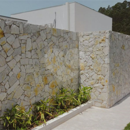 Casa à venda com 3 quartos, sendo 2 suítes, no condomínio Morada do Sol, Mairiporã - SP