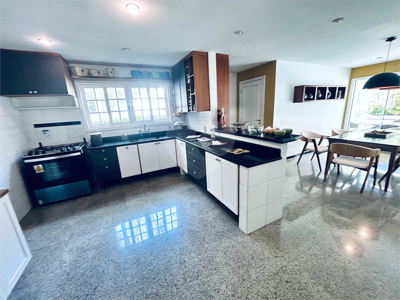 Casa à venda com 8 quartos, sendo 7 suítes, em Barra da Tijuca, Rio de Janeiro, RJ