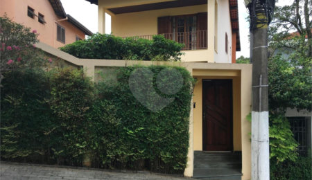 Casa à venda com 4 quartos, sendo 2 suítes,  em Vila Suzana, São Paulo, SP