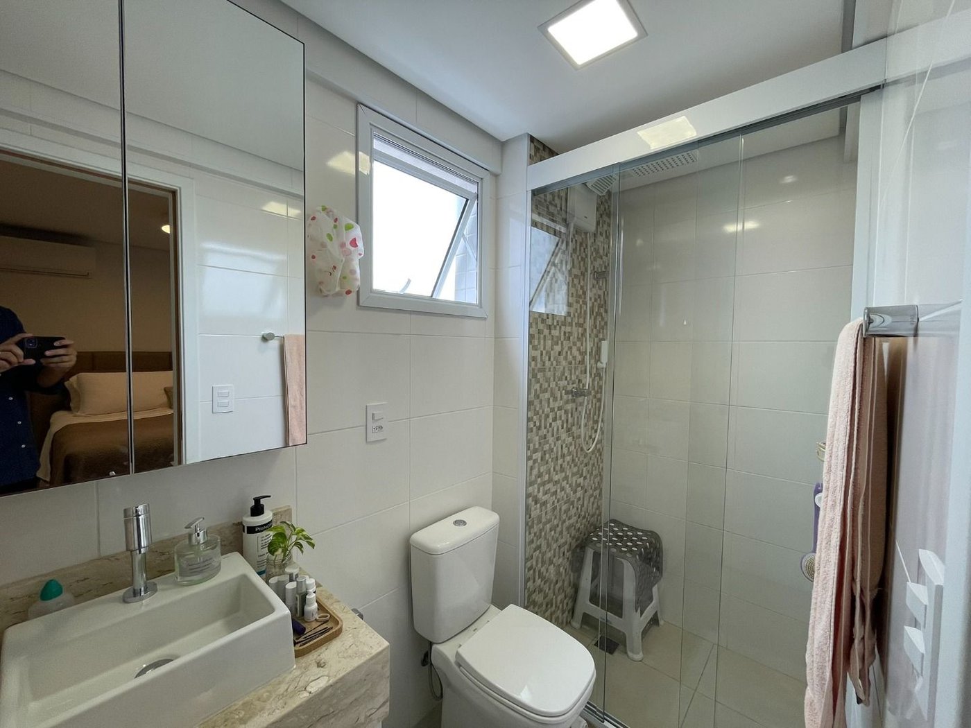 Apartamento 1 suíte com closet, 1 vaga demarcada, Embaré, Santos