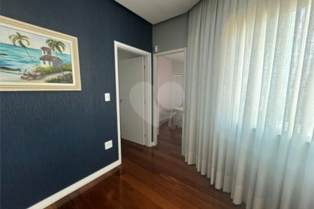 Sobrado à venda com 5 quartos, sendo 3 suítes, em Vila Nivi, São Paulo, SP