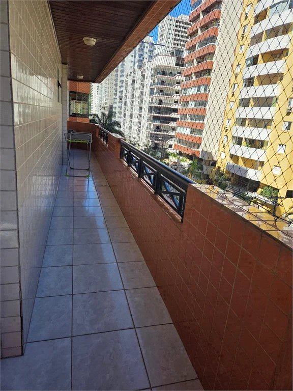 Apartamento à venda com 2 quartos, sendo 1 suíte,  em Canto do Forte, Praia Grande, SP