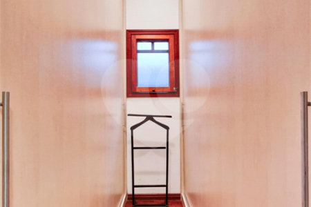 Casa à venda com 4 quartos, sendo 3 suítes, no condomínio Morada da Serra, São José dos Campos - SP