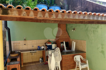 Sobrado à venda com 4 quartos, sendo 1 suíte, em Parque dos Príncipes, São Paulo, SP
