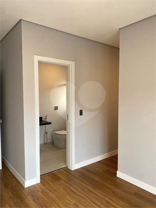 Casa à venda com 4 quartos, sendo 3 suítes, no condomínio Recanto dos Paturis, Vinhedo - SP