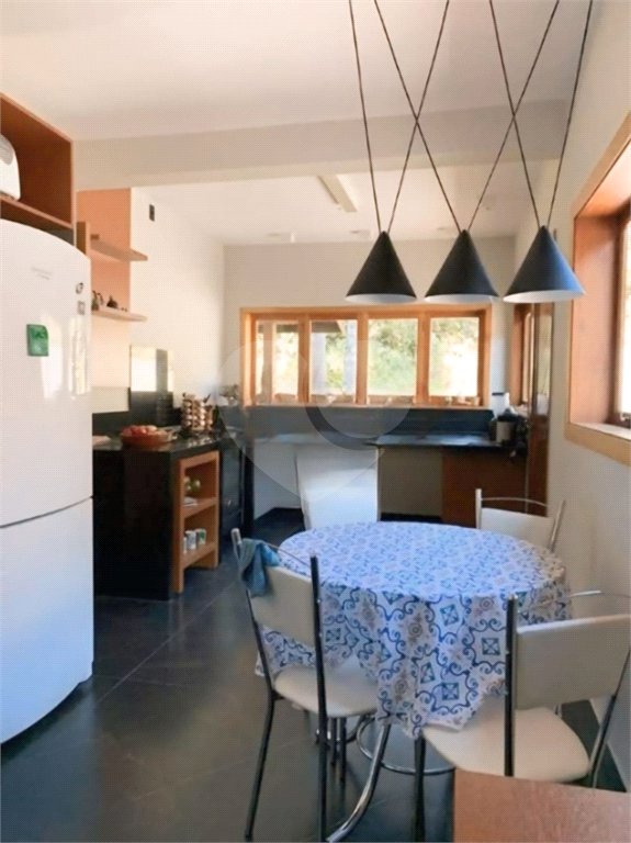 Casa à venda com 5 quartos, sendo 4 suítes, em Transurb, Itapevi, SP