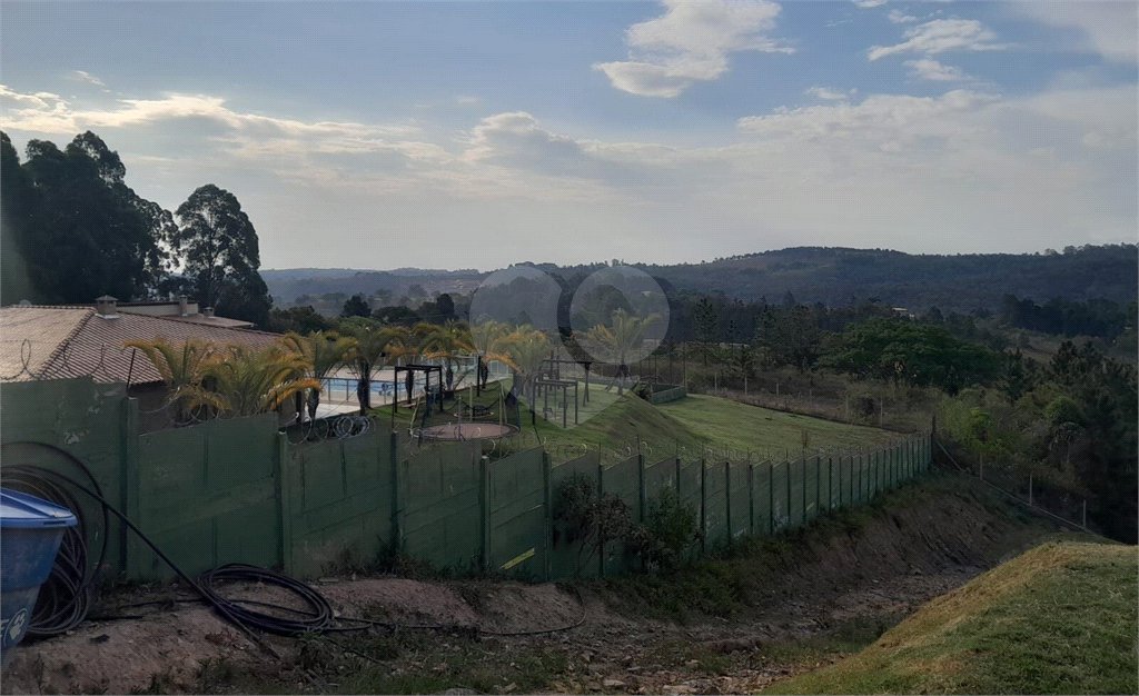 Chácara à venda com 4 suítes em Moreiras, Mairinque, SP