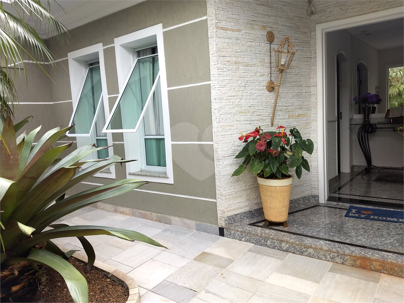 Casa Térrea à venda ou para alugar com 4 suítes em Horto, São Paulo, SP