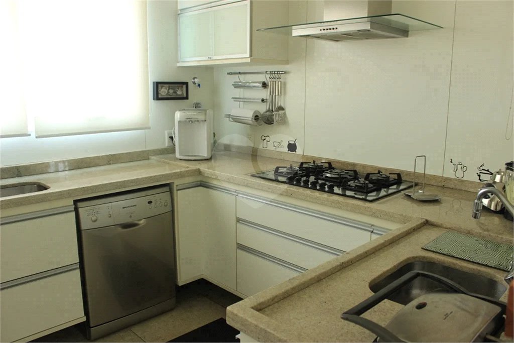 Apartamento na Vila Mariana com 5 dormitórios 04 suítes à venda