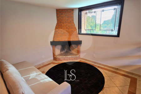Indaiatuba- Vale das Laranjeiras - Vista dos fundos para o lago - Casa assobradada - 3 pisos, 4 quartos, 2 suítes, uma com hidro ,escritório, sala 3 ambientes, lareira, lavabo,cozinha ampla, despensa, lavanderia, churrasqueira, forno pizza, 6 wcs, piscina, jardim despensa, garagem, segurança