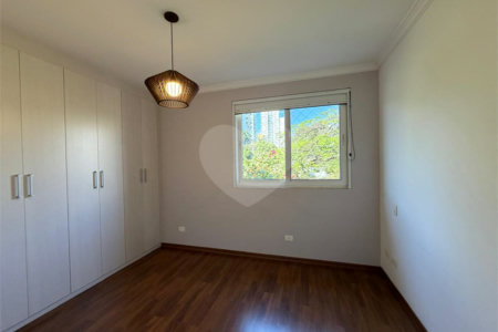 Casa à venda ou para alugar com 4 quartos, sendo 3 suítes, em Alto da Boa Vista, São Paulo, SP