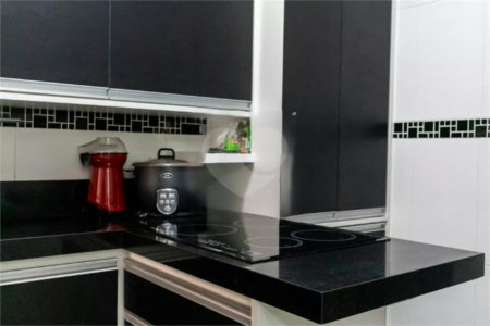 Casa à venda com 3 quartos, sendo 1 suíte,  no condomínio Rafaela I, São Paulo - SP