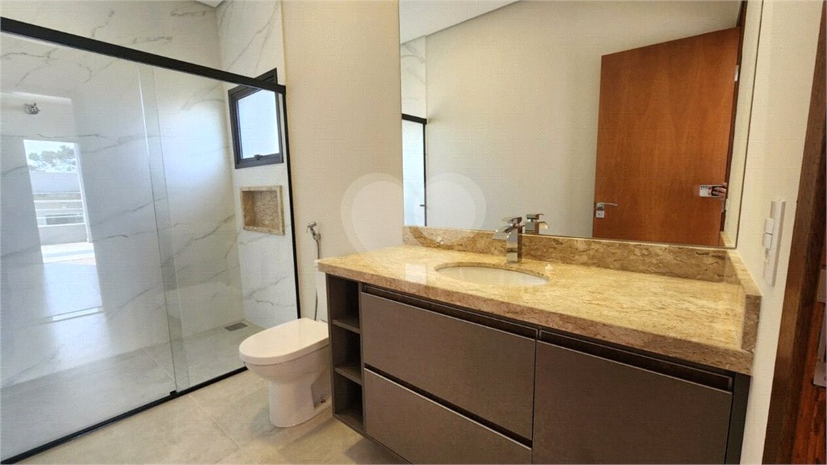 Casa à venda com 3 suítes no condomínio Vita Verdi, Valinhos - SP