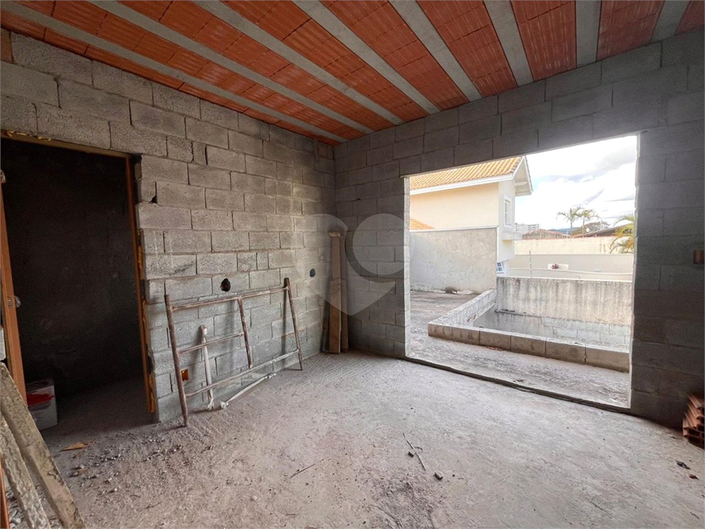 Casa à venda com 3 quartos, sendo 2 suítes, em Vila Suissa, Mogi das Cruzes, SP