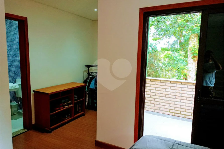 Casa à venda ou para alugar com 5 quartos, sendo 4 suítes, no condomínio Associação Reserva das Hortênsias, Mairiporã - SP