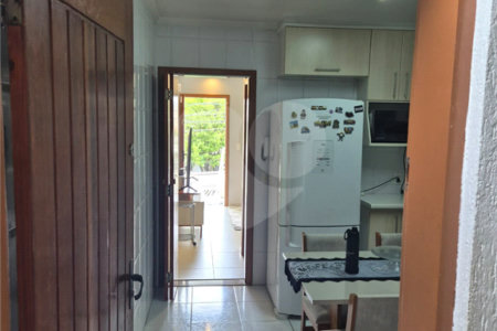 Sobrado à venda com 2 quartos, sendo 1 suíte, em Vila Nivi, São Paulo, SP