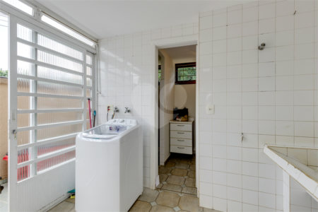 Sobrado à venda com 4 quartos, sendo 2 suítes, em Brooklin Velho, São Paulo, SP