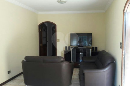 Sobrado à venda com 3 quartos, sendo 1 suíte, em Vila Nivi, São Paulo, SP