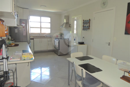 Apartamento à venda com 3 quartos, sendo 1 suíte, em Santo Amaro, São Paulo, SP