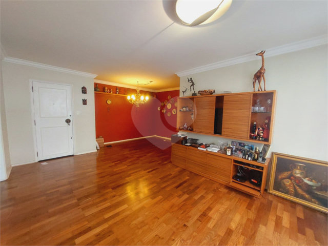 Apartamento à venda com 3 quartos, sendo 1 suíte,  em Jardim Paulista, São Paulo, SP