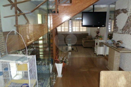 Casa à venda com 5 quartos, sendo 2 suítes,  em Vila Gustavo, São Paulo, SP