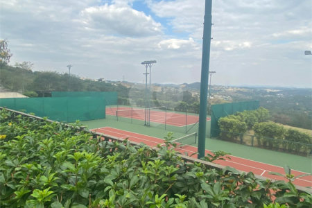 Casa à venda com 3 suítes no condomínio Vale da Santa Fé, Vinhedo - SP