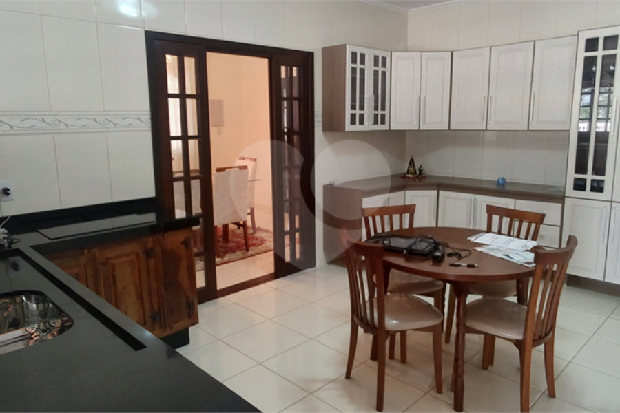 Casa à venda com 4 suítes no Centro, Extrema, MG