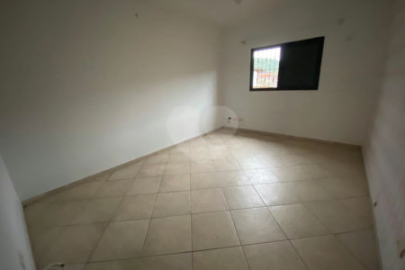 Casa à venda com 3 quartos, sendo 1 suíte, em Vila Valença, São Vicente, SP