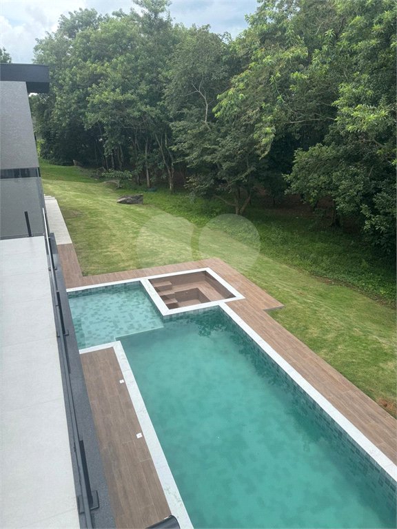 Casa à venda com 4 suítes no condomínio Figueira Garden, Atibaia - SP