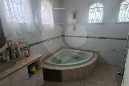 Casa à venda com 4 quartos, sendo 1 suíte, em Campo Grande, Rio de Janeiro, RJ
