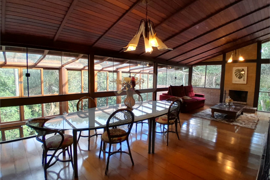Sobrado à venda ou para alugar com 3 suítes em Serra da Cantareira, Mairiporã, SP