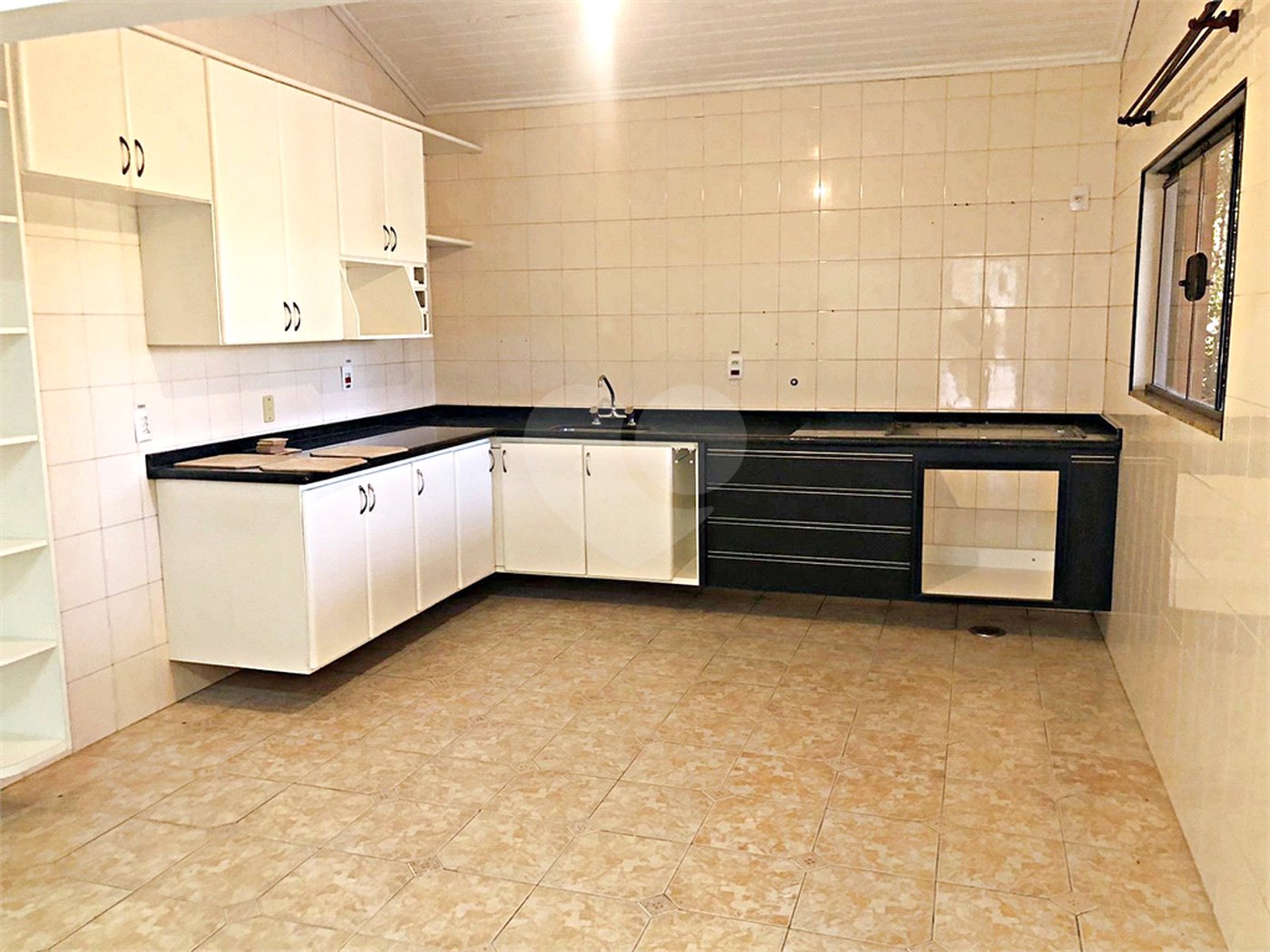 Casa à venda com 4 quartos, sendo 2 suítes, no condomínio Estância Marambaia, Vinhedo - SP