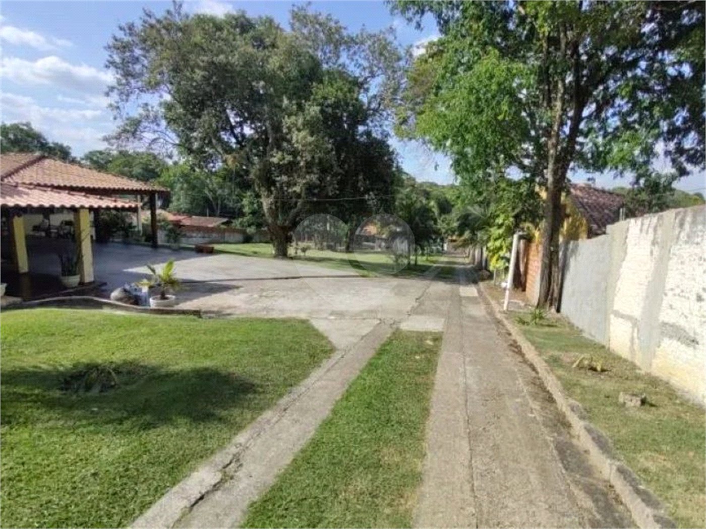Casa à venda com 5 quartos, sendo 4 suítes, no condomínio Chácaras Flórida, Itu - SP