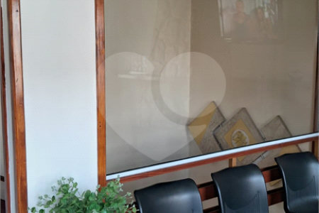 Sobrado à venda com 4 quartos, sendo 2 suítes, em Jardim Quisisana, Poços de Caldas, MG