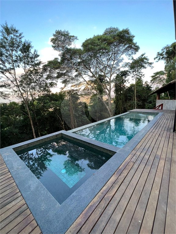 Casa à venda com 3 quartos, sendo 1 suíte,  no condomínio Alpes da Cantareira, Mairiporã - SP