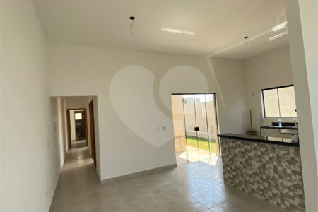 Casa à venda com 3 quartos, sendo 1 suíte, no condomínio Residencial Santa Martha, Bom Jesus dos Perdões - SP