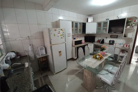 Casa Térrea à venda com 3 quartos em Jardim das Palmas, São Paulo, SP