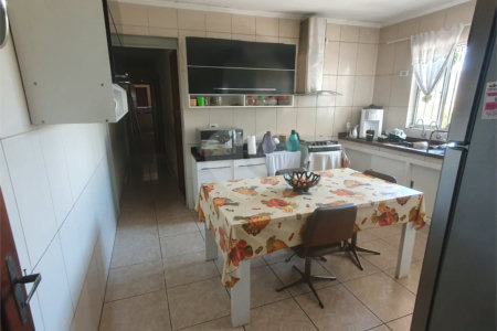 Casa Térrea à venda com 3 quartos, sendo 1 suíte, no Centro, Poá, SP