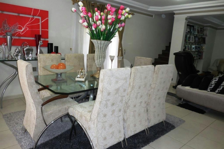 Casa à venda com 3 suítes no condomínio Itatinga I, São Paulo - SP