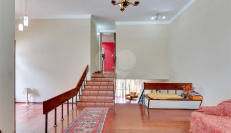 Sobrado à venda com 3 quartos, sendo 1 suíte,  em Chácara Flora, São Paulo, SP