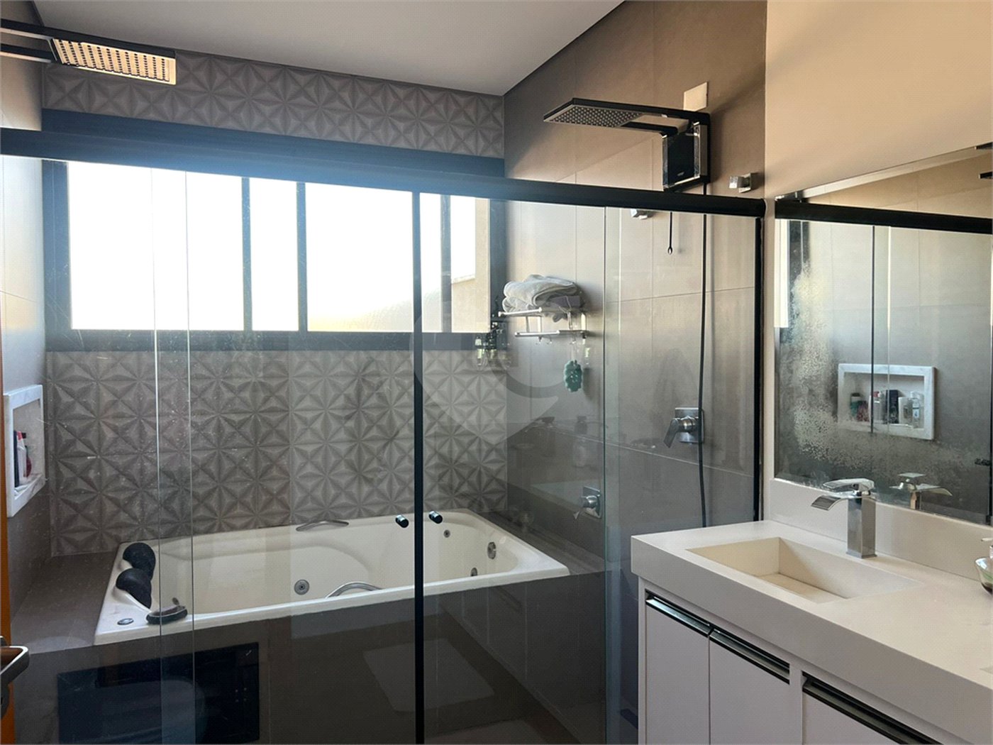 Casa à venda com 4 quartos, sendo 3 suítes, no condomínio Ibiti Reserva, Sorocaba - SP