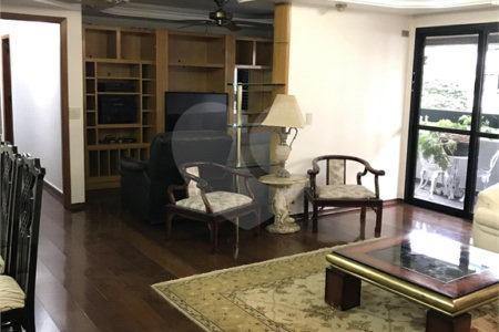Apartamento à venda com 4 quartos, sendo 1 suíte, em Vila Uberabinha, São Paulo, SP