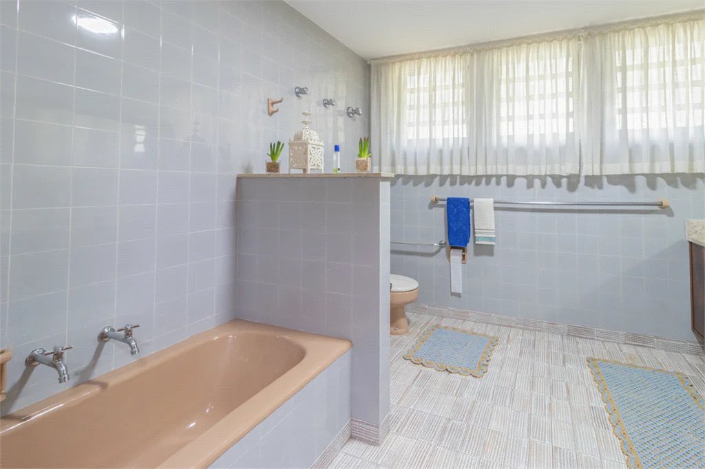 Casa Térrea à venda com 4 quartos, sendo 2 suítes, em Alto de Pinheiros, São Paulo, SP